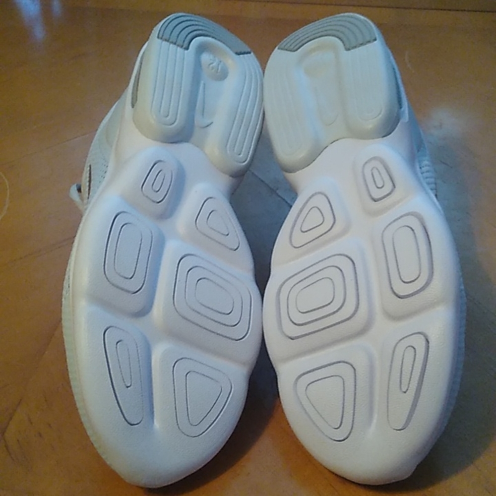 NWOT - Nike shoes - Picture 4 of 5